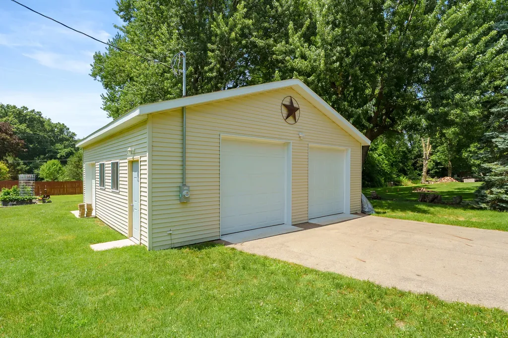68334 Apple Lane Keeler Township MI 49022