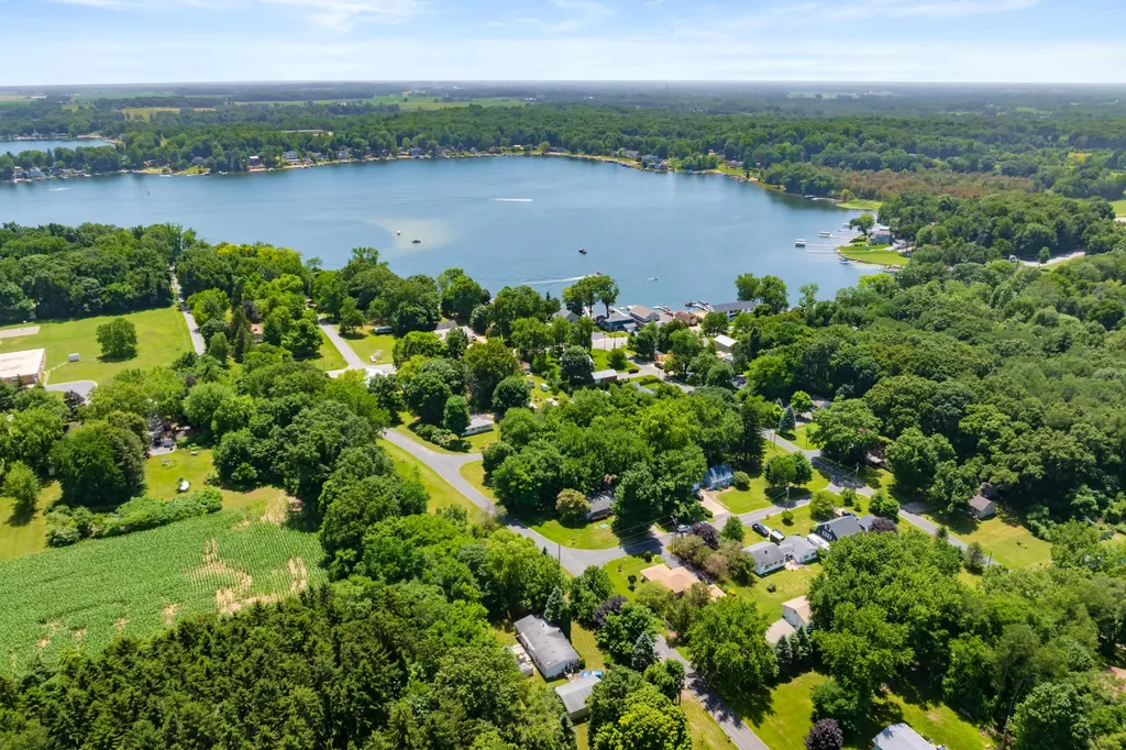 68334 Apple Lane Keeler Township MI 49022