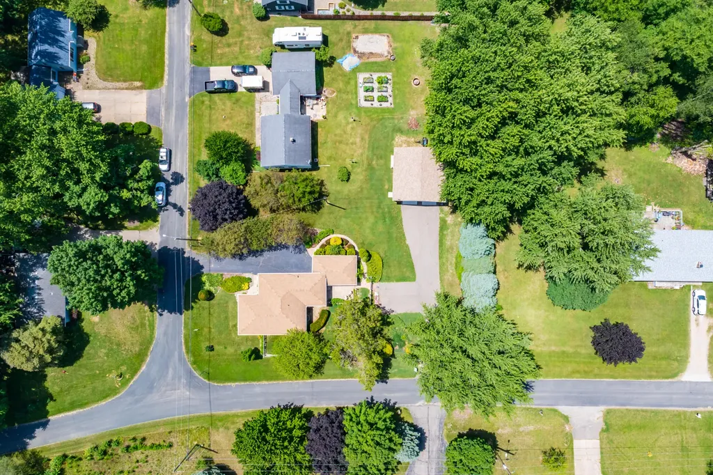 68334 Apple Lane Keeler Township MI 49022