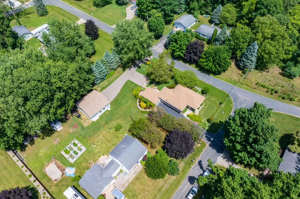 68334 Apple Lane Keeler Township MI 49022