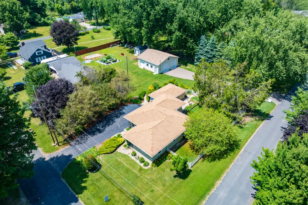 68334 Apple Lane Keeler Township MI 49022