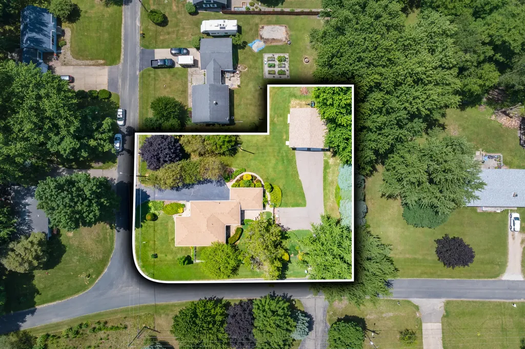 68334 Apple Lane Keeler Township MI 49022