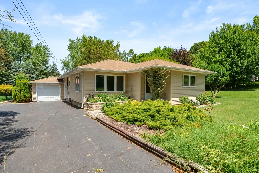 68334 Apple Lane Keeler Township MI 49022