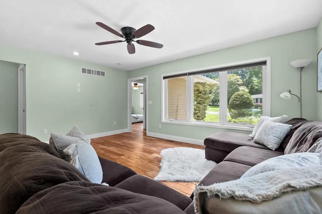 68334 Apple Lane Keeler Township MI 49022