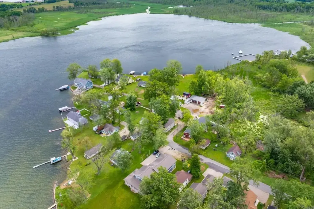 11055 E Indian Lake Drive Pavilion Township MI 49097