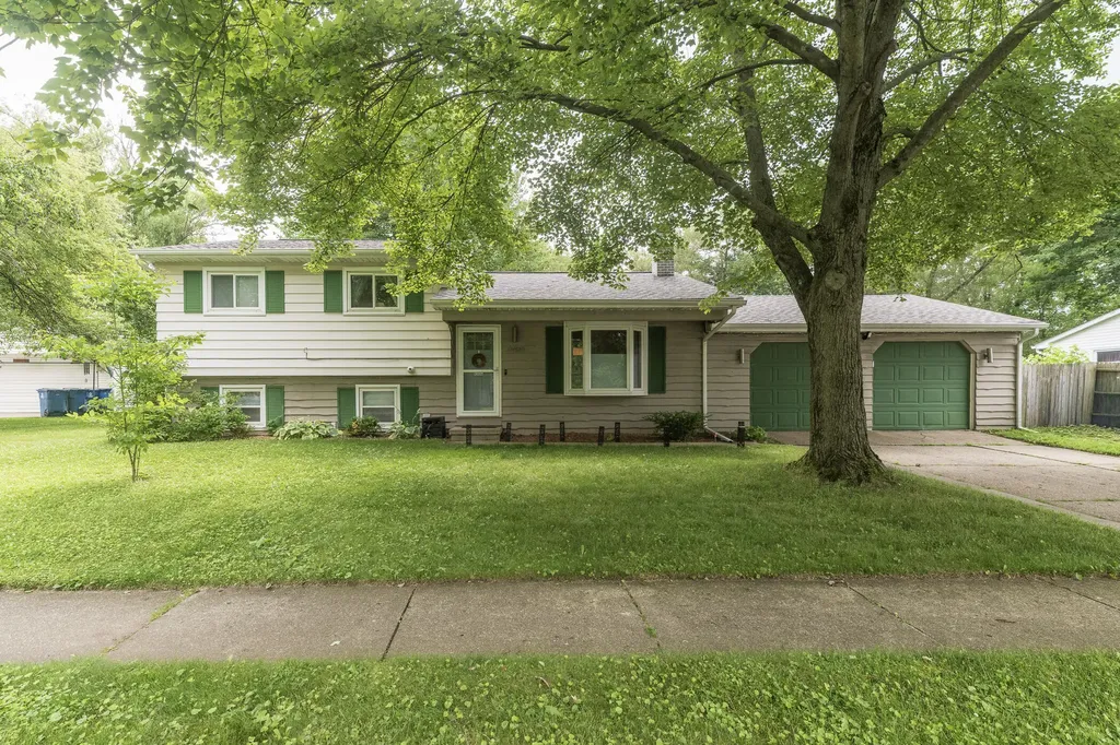 2404 Chaparral Street Kalamazoo Charter Township MI 49006