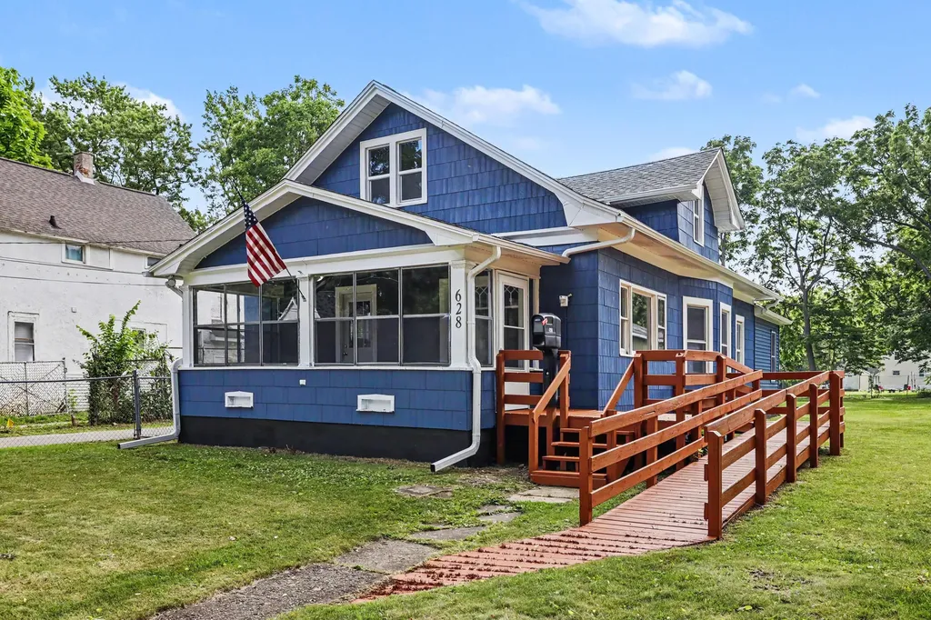 628 Trimble Avenue Kalamazoo City MI 49048
