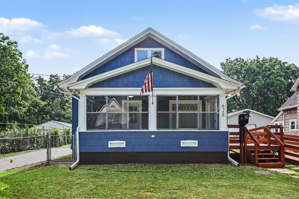 628 Trimble Avenue Kalamazoo City MI 49048