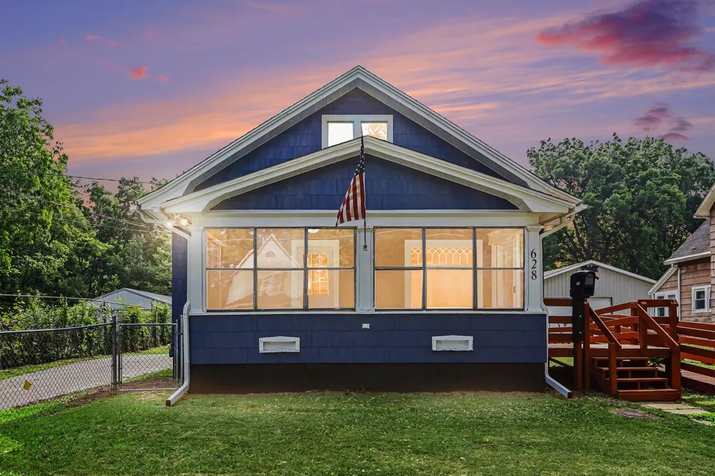 628 Trimble Avenue Kalamazoo City MI 49048
