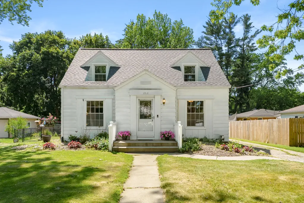 2315 Fairfield Avenue Kalamazoo Charter Township MI 49048