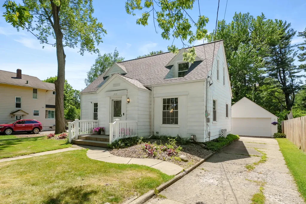 2315 Fairfield Avenue Kalamazoo Charter Township MI 49048