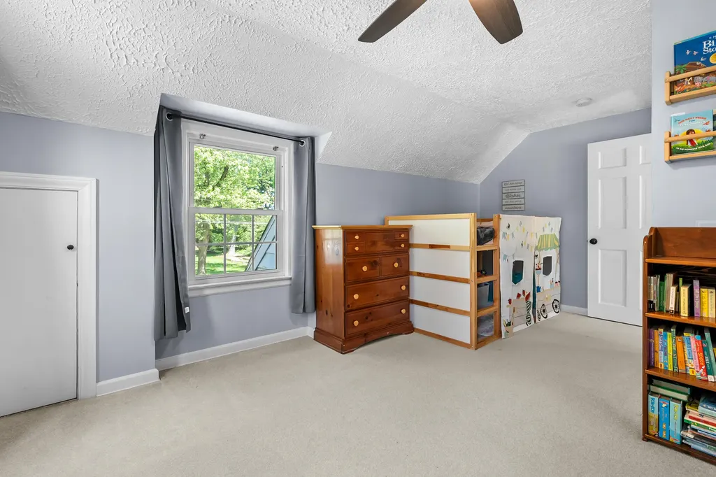 2315 Fairfield Avenue Kalamazoo Charter Township MI 49048
