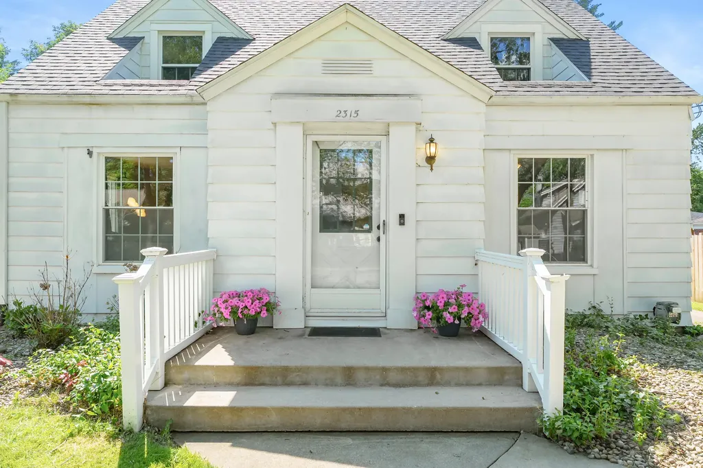 2315 Fairfield Avenue Kalamazoo Charter Township MI 49048