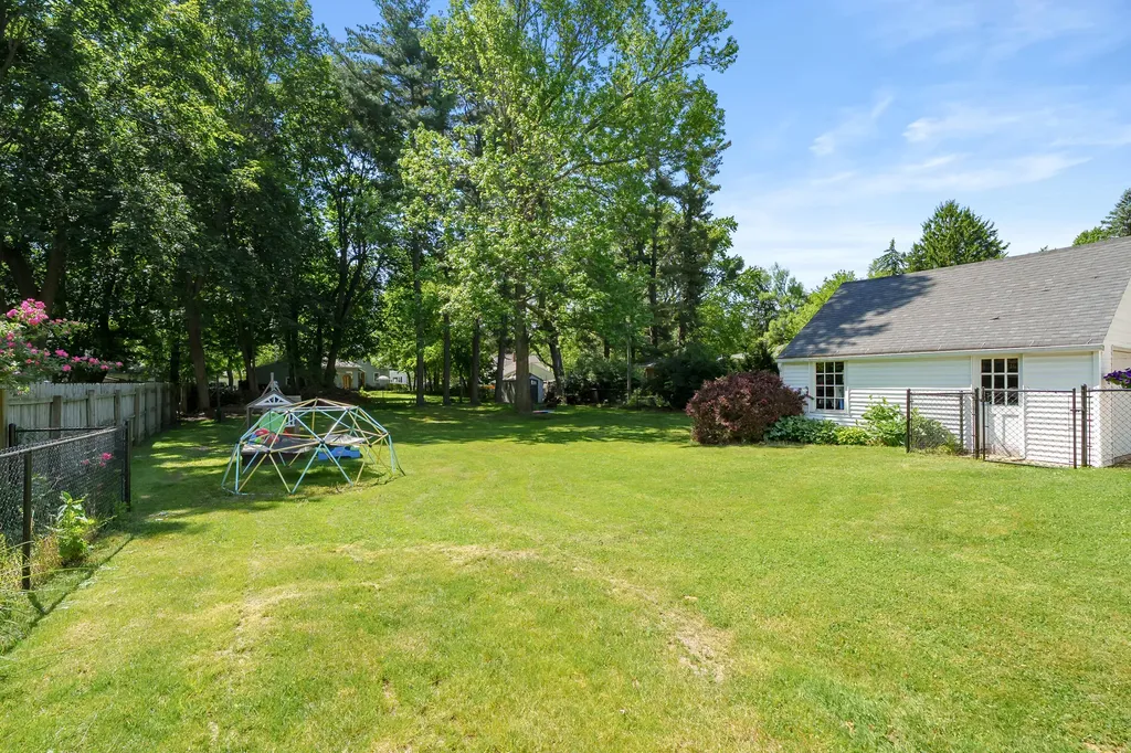 2315 Fairfield Avenue Kalamazoo Charter Township MI 49048