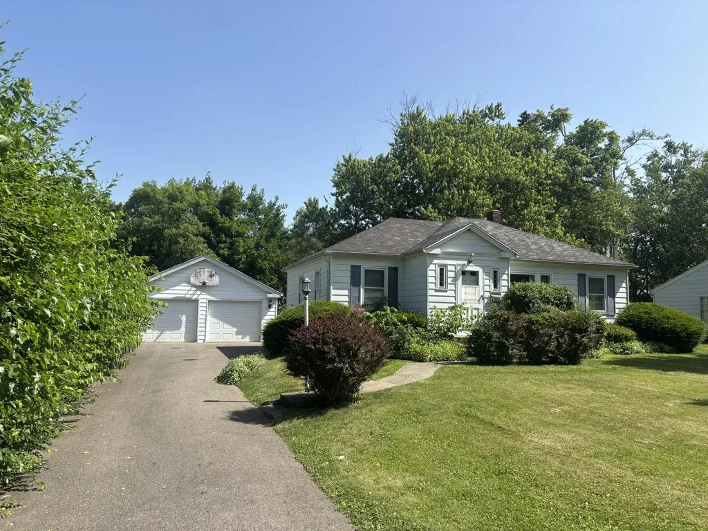 341 E Glenguile Avenue Parchment City MI 49004
