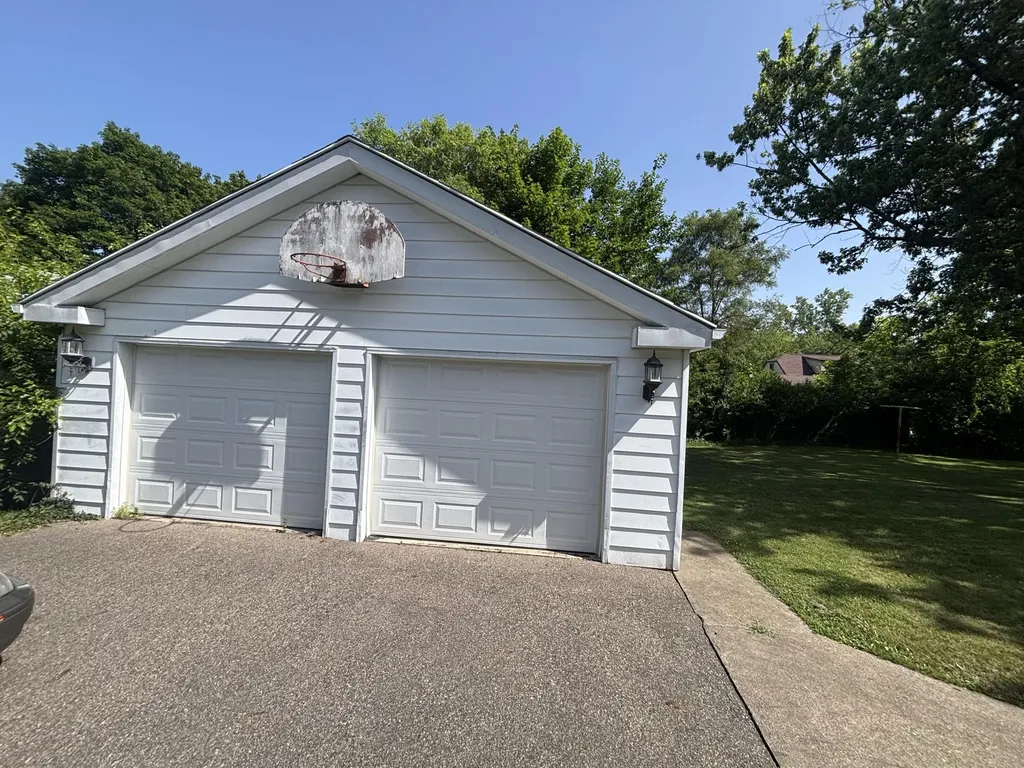 341 E Glenguile Avenue Parchment City MI 49004