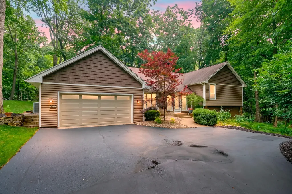 3720 Blackberry Lane Kalamazoo City MI 49008