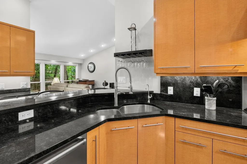 3720 Blackberry Lane Kalamazoo City MI 49008