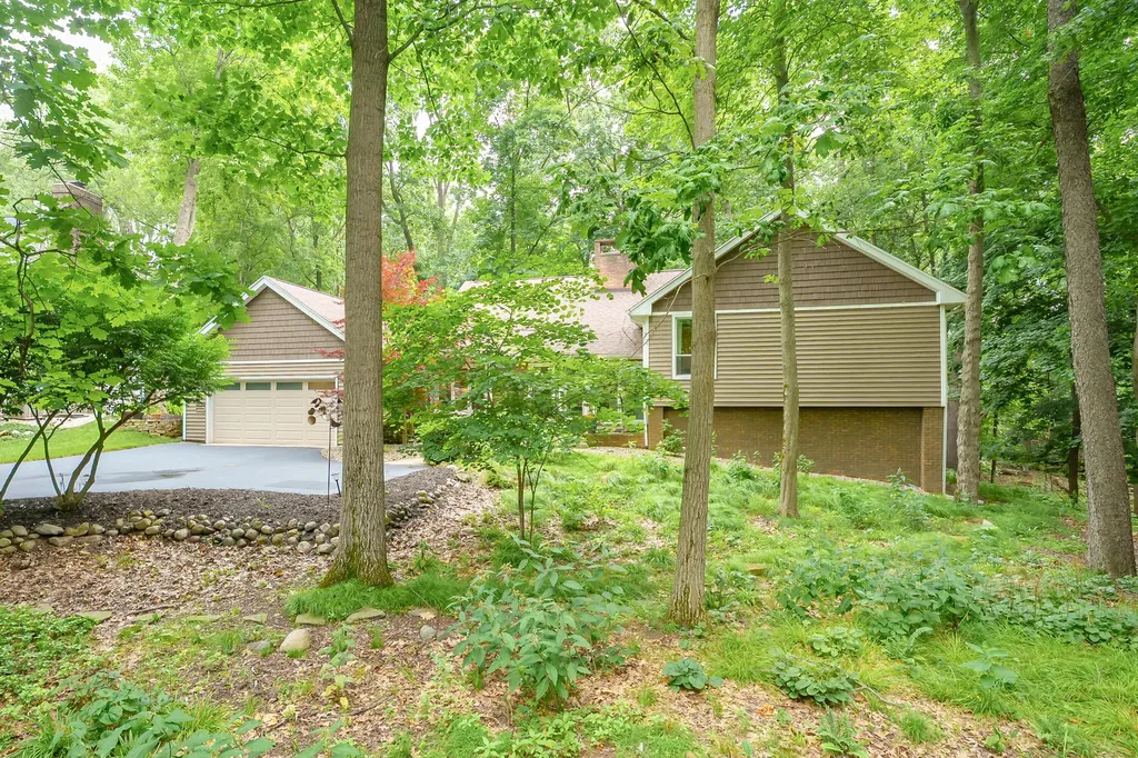 3720 Blackberry Lane Kalamazoo City MI 49008