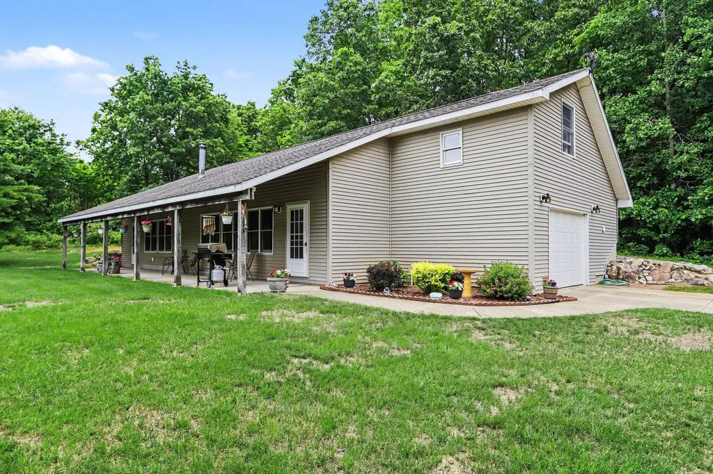 21641 Pine Lake Road Pennfield Charter Township MI 49014