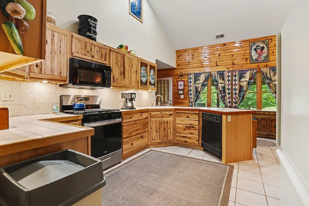 21641 Pine Lake Road Pennfield Charter Township MI 49014