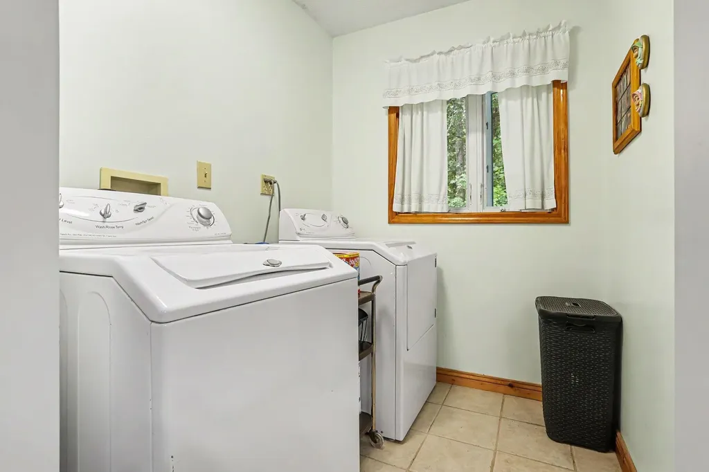 21641 Pine Lake Road Pennfield Charter Township MI 49014