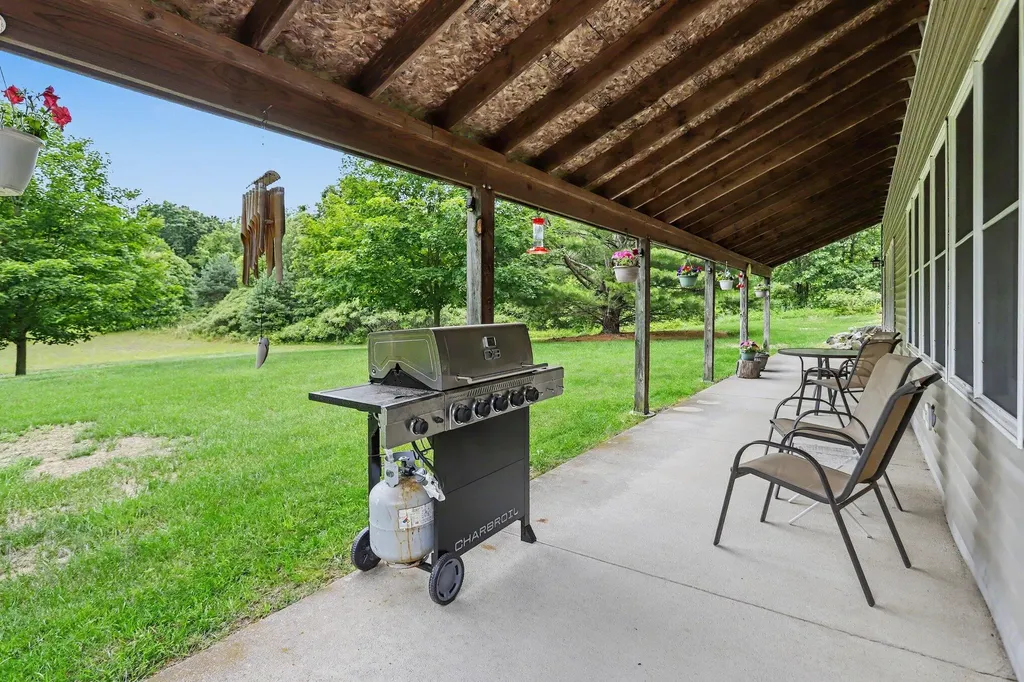21641 Pine Lake Road Pennfield Charter Township MI 49014