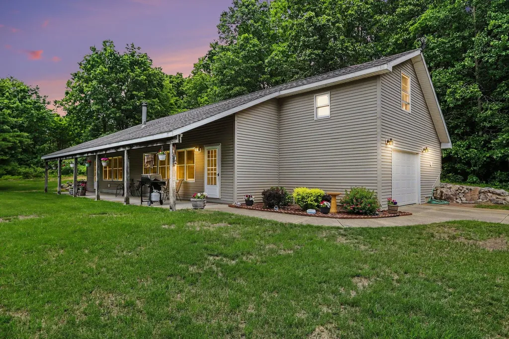 21641 Pine Lake Road Pennfield Charter Township MI 49014