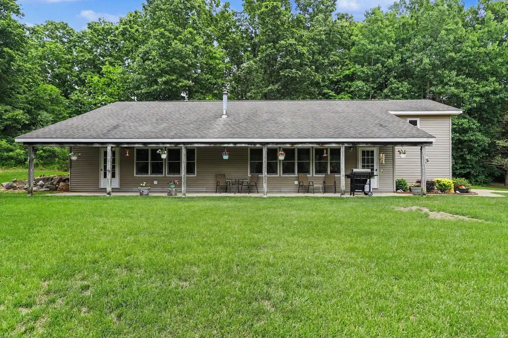 21641 Pine Lake Road Pennfield Charter Township MI 49014
