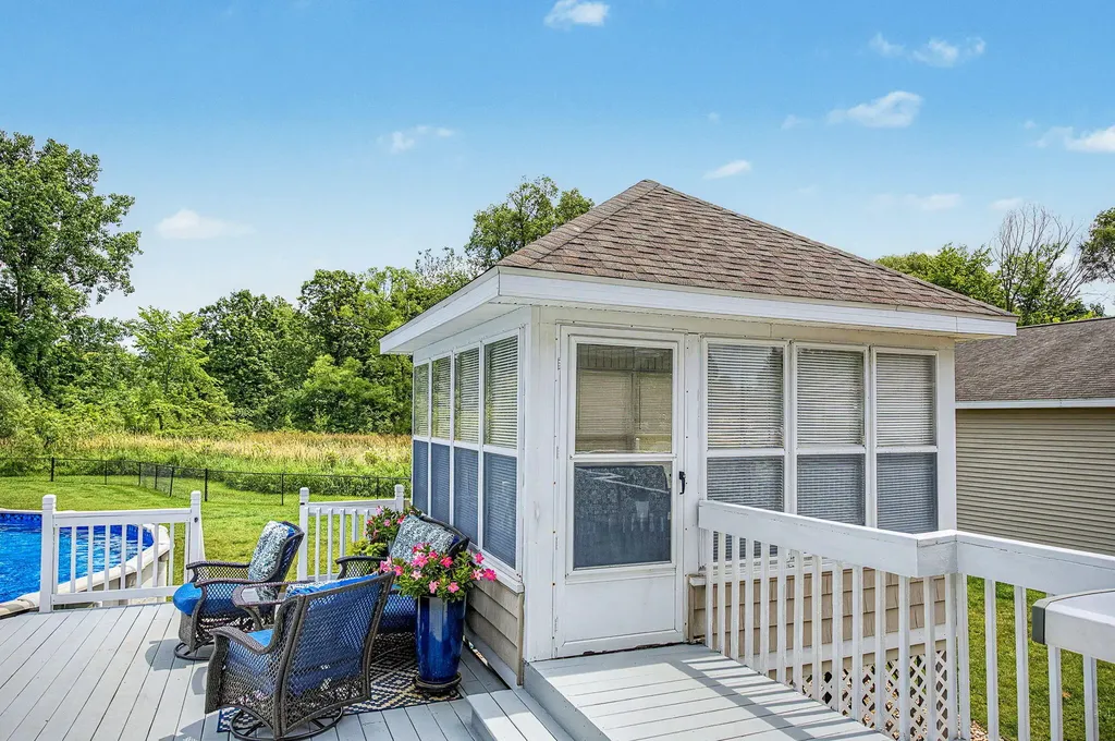 6844 Napoleon Road Leoni Township MI 49201