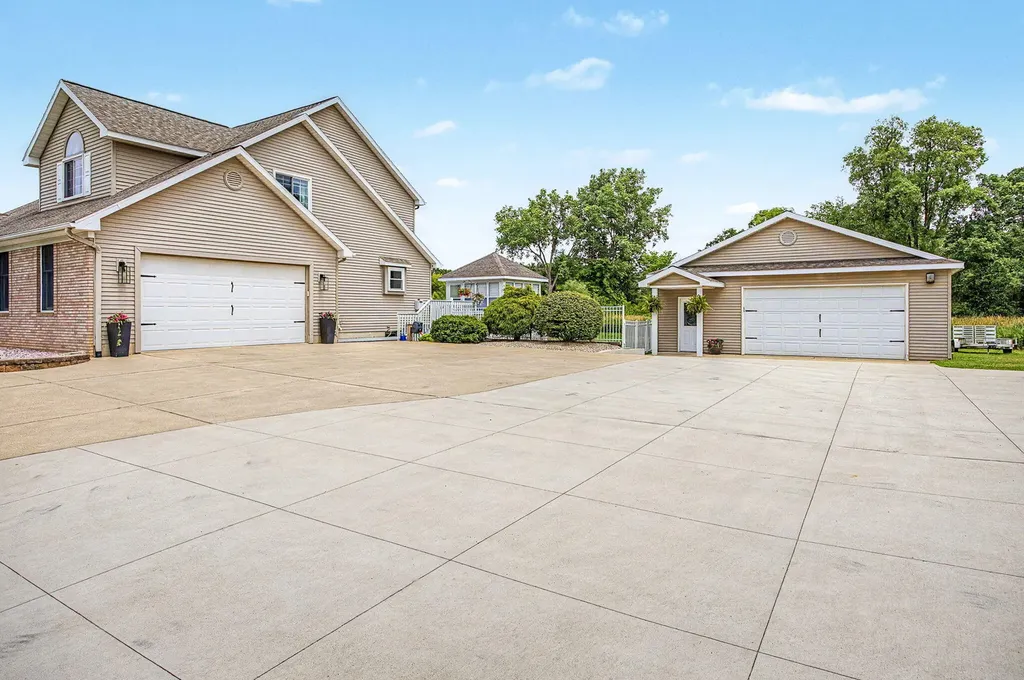 6844 Napoleon Road Leoni Township MI 49201