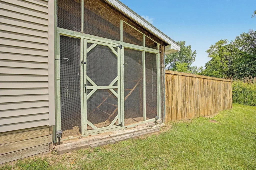 6844 Napoleon Road Leoni Township MI 49201