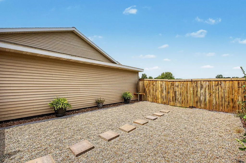 6844 Napoleon Road Leoni Township MI 49201
