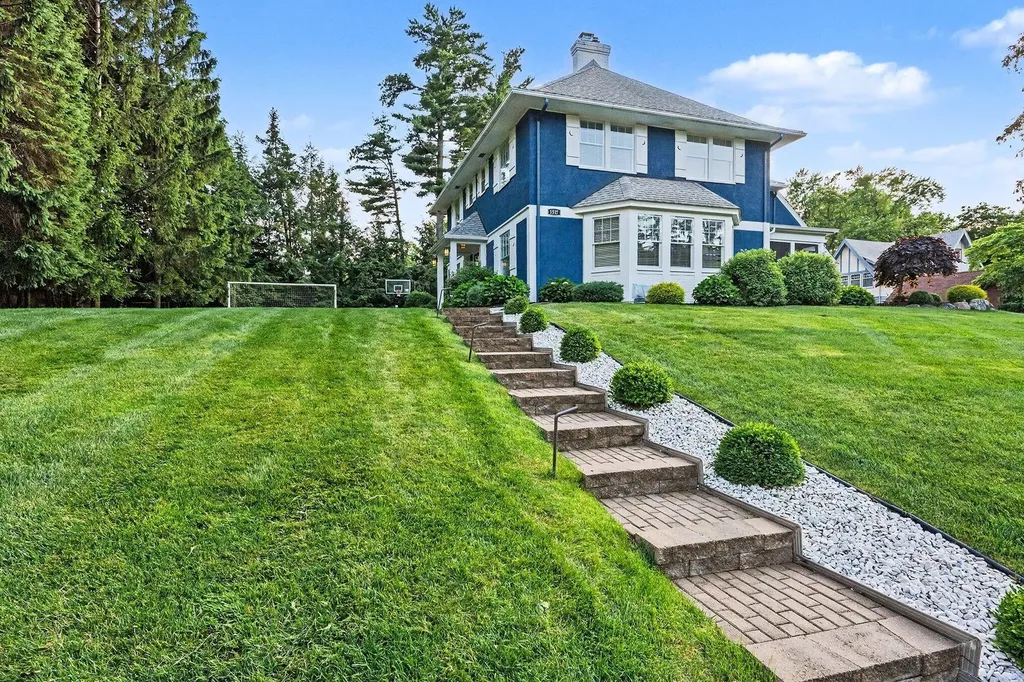 1517 Spruce Drive Kalamazoo City MI 49008