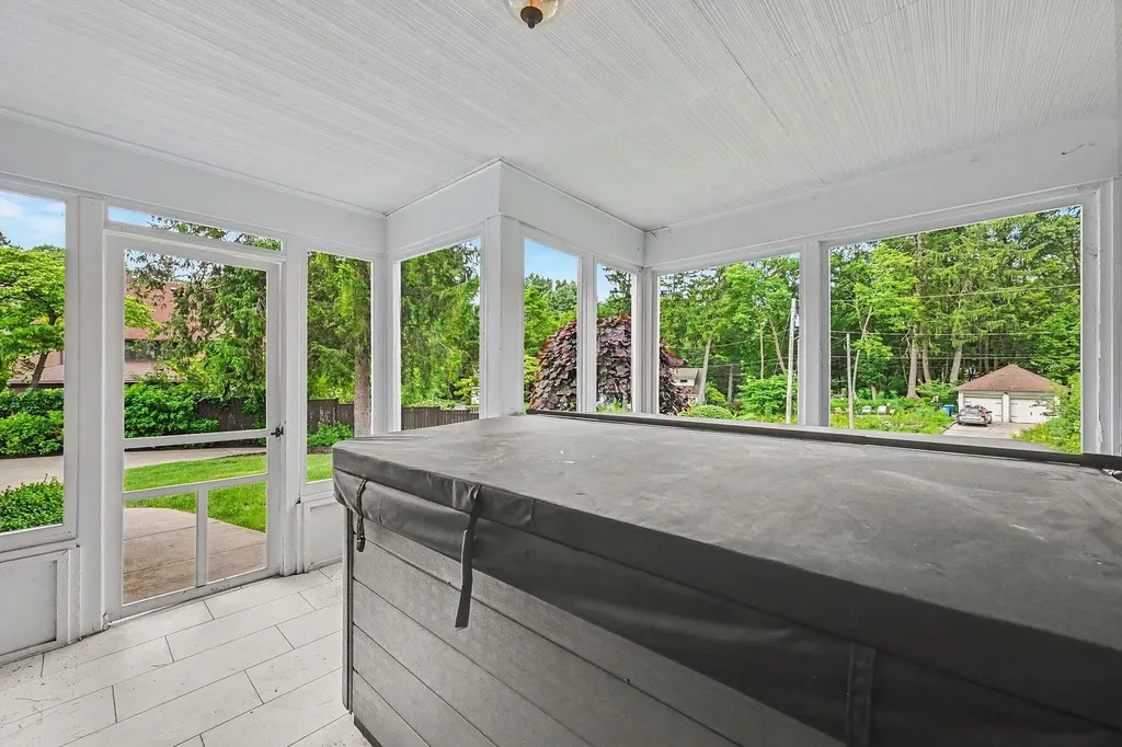 1517 Spruce Drive Kalamazoo City MI 49008