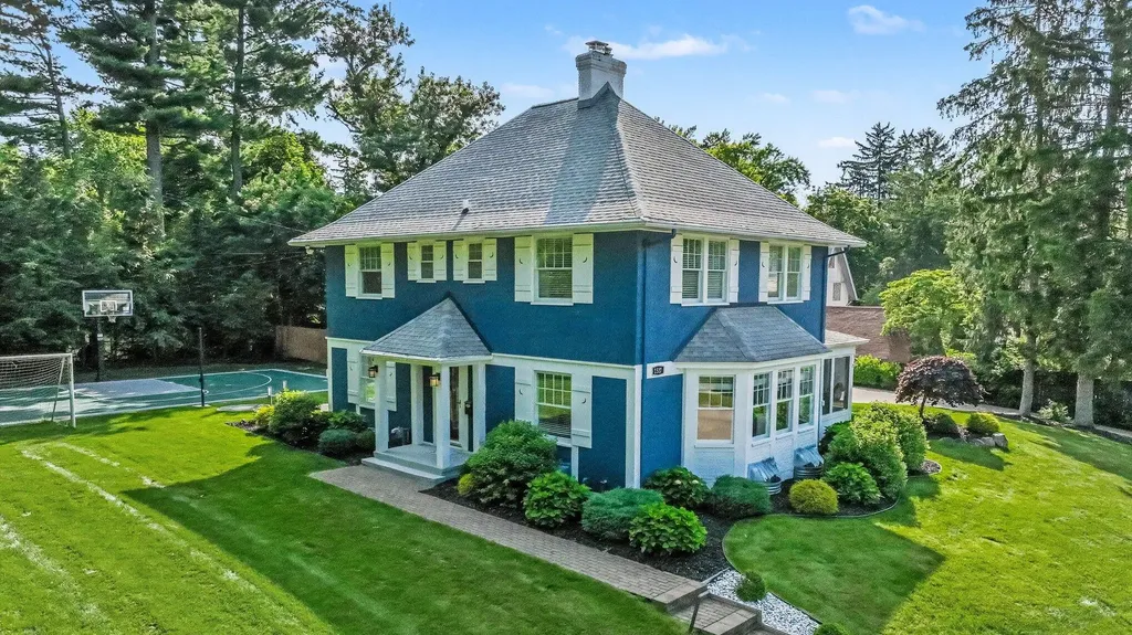 1517 Spruce Drive Kalamazoo City MI 49008