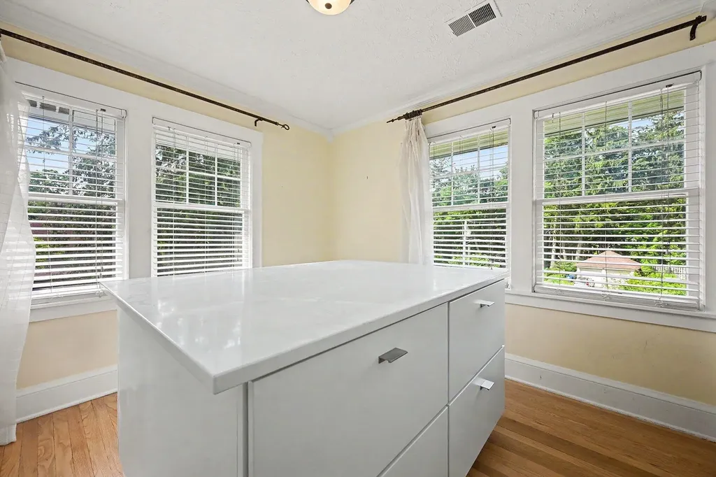 1517 Spruce Drive Kalamazoo City MI 49008