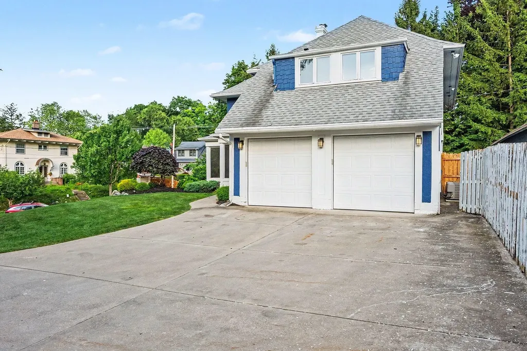 1517 Spruce Drive Kalamazoo City MI 49008