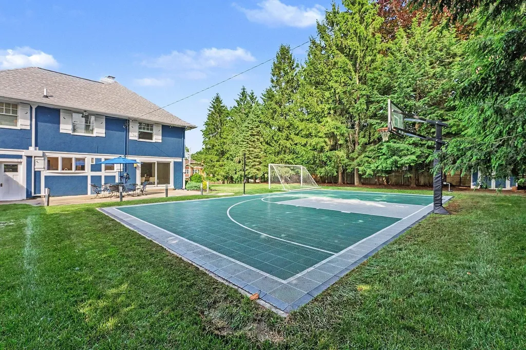 1517 Spruce Drive Kalamazoo City MI 49008