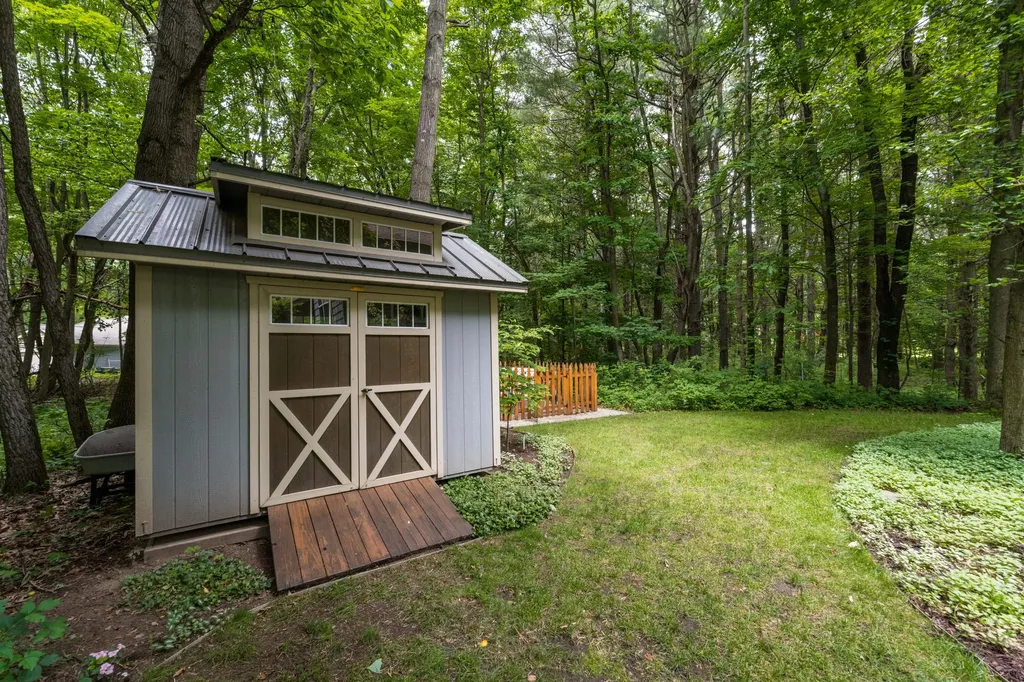 25158 Chaty Lane Pine Grove Township MI 49055