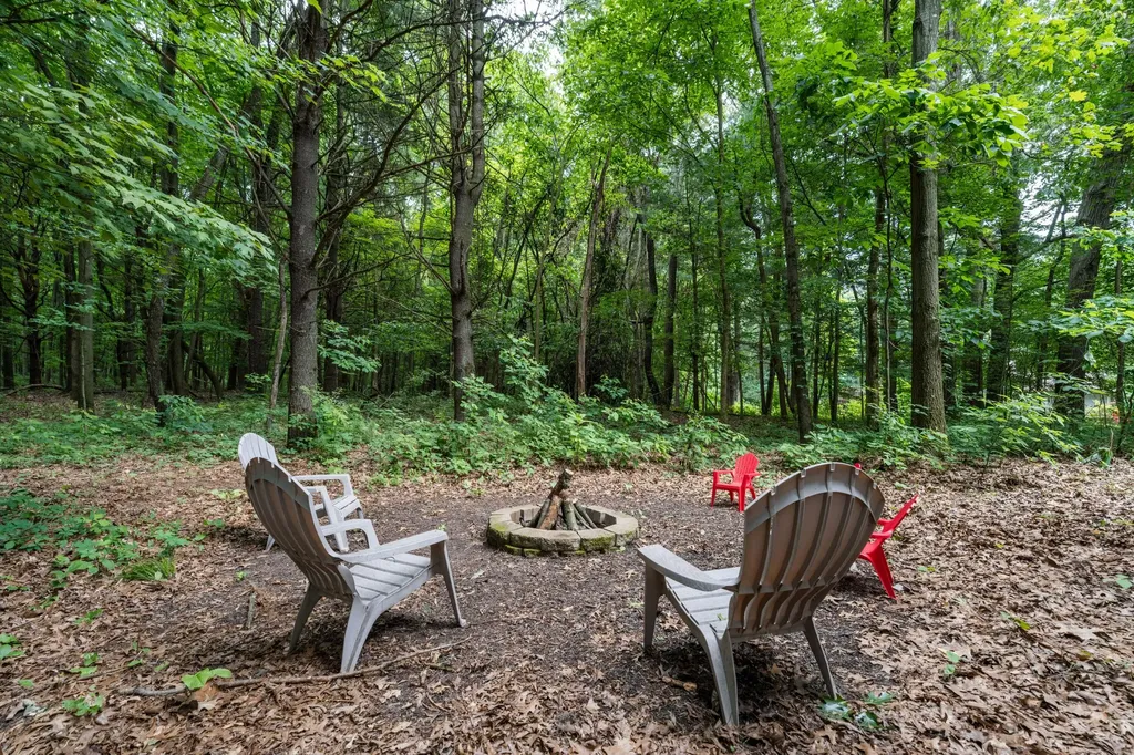 25158 Chaty Lane Pine Grove Township MI 49055