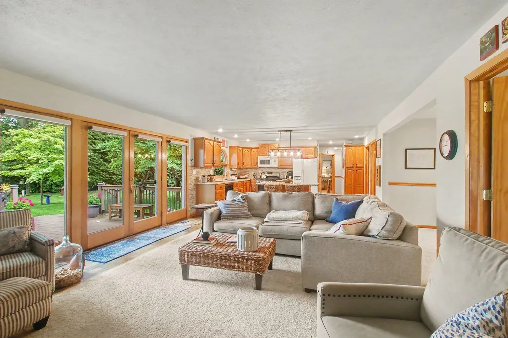 46896 Meadow Lane Hamilton Township MI 49045