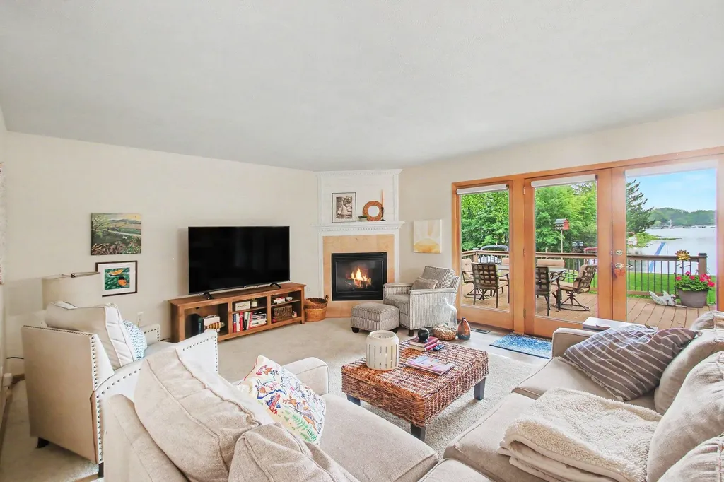 46896 Meadow Lane Hamilton Township MI 49045
