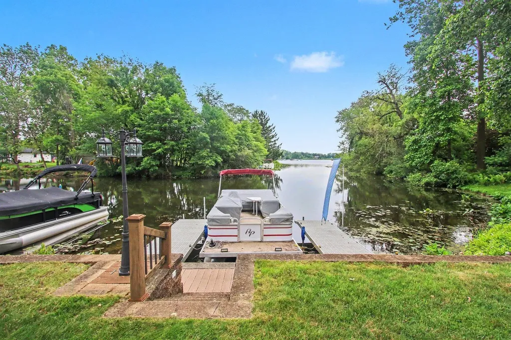46896 Meadow Lane Hamilton Township MI 49045