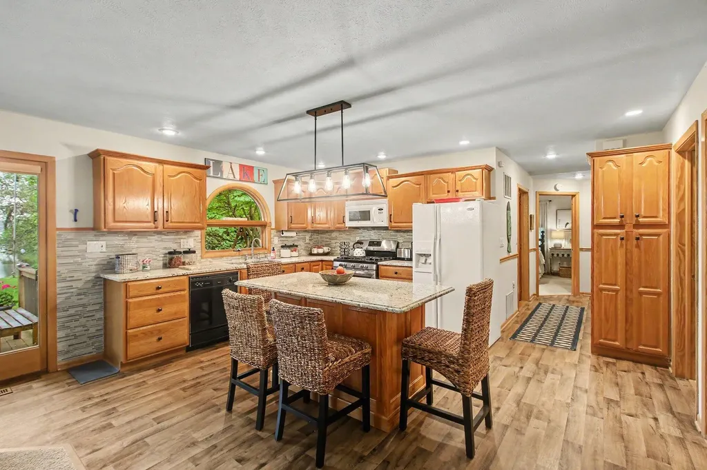 46896 Meadow Lane Hamilton Township MI 49045
