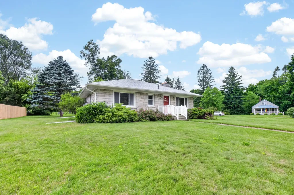 75 Hillside Drive Pennfield Charter Township MI 49017