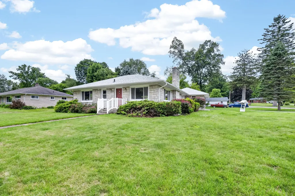 75 Hillside Drive Pennfield Charter Township MI 49017