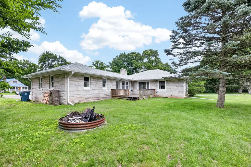 75 Hillside Drive Pennfield Charter Township MI 49017