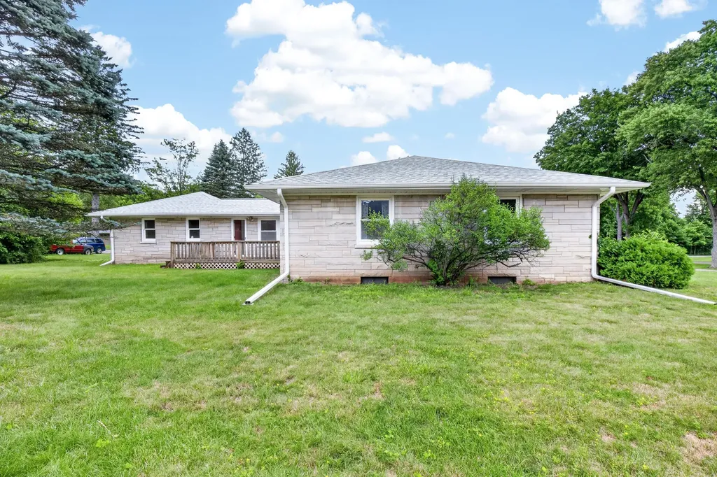 75 Hillside Drive Pennfield Charter Township MI 49017