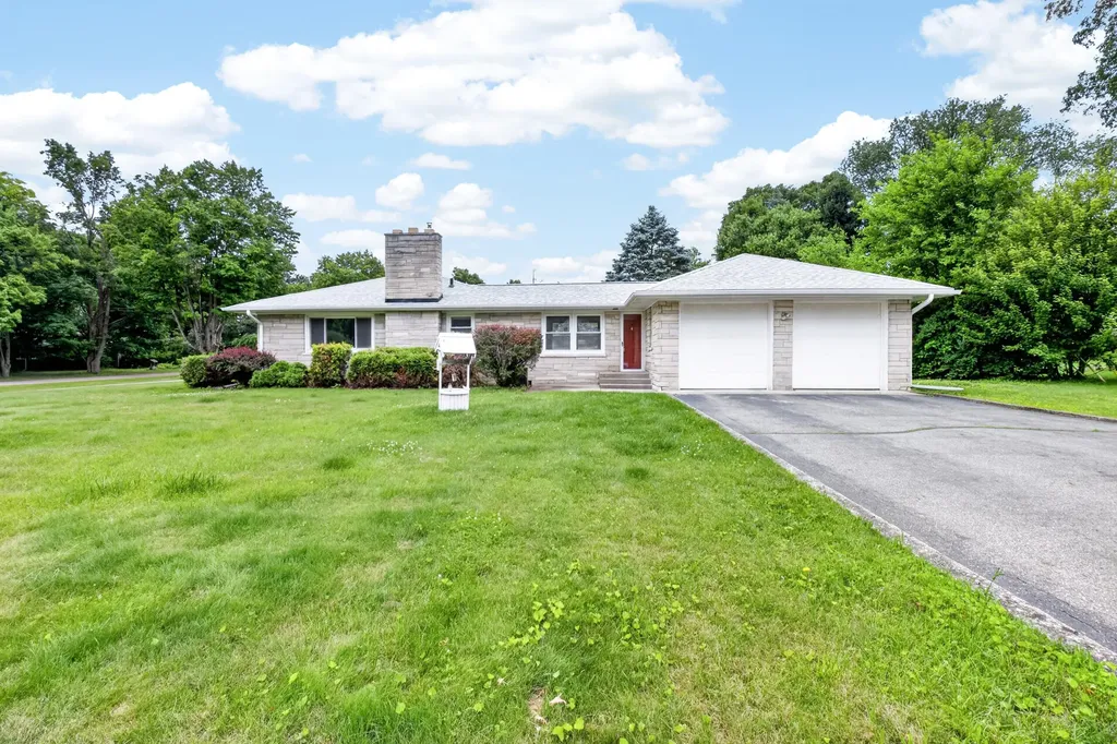 75 Hillside Drive Pennfield Charter Township MI 49017